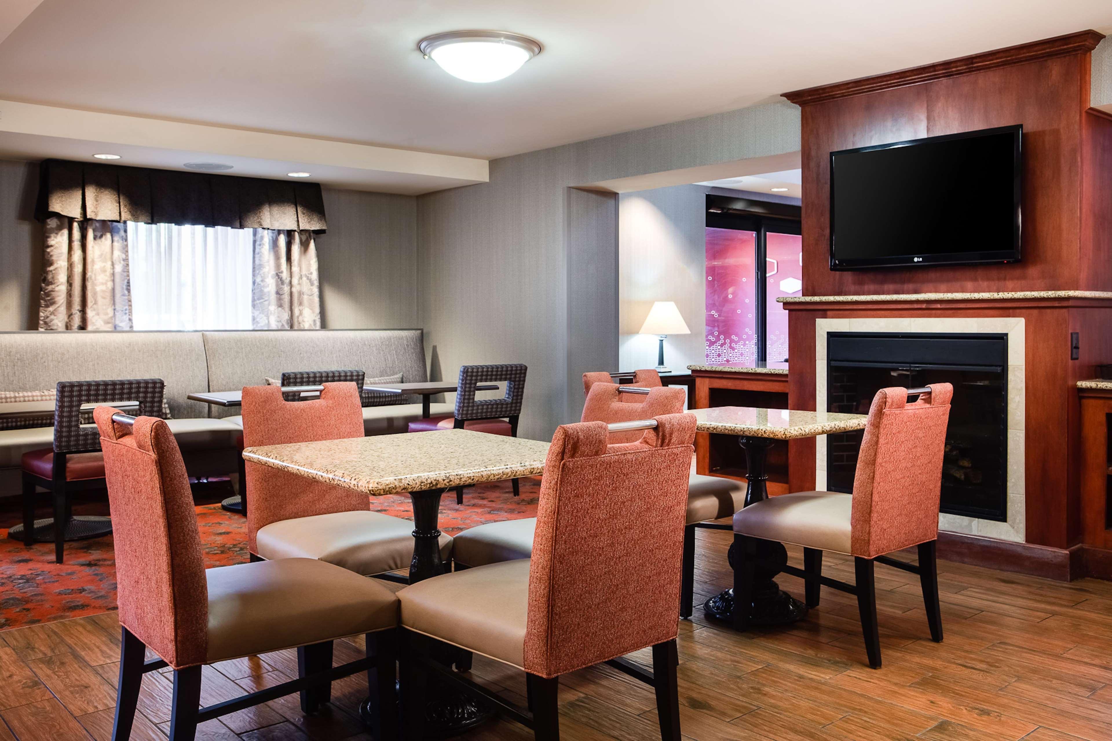 Hampton Inn Dubuque Eksteriør bilde